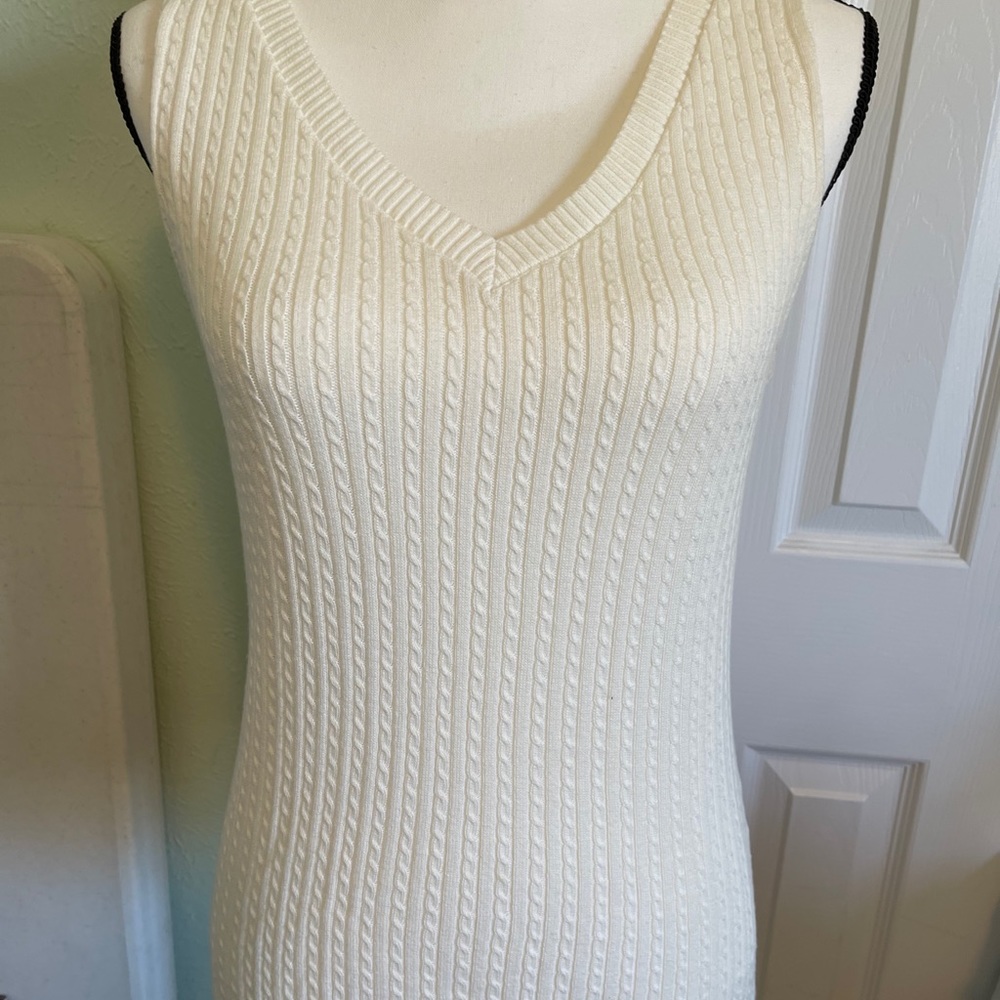 Cream V-Neck Sweater Vest Tank Women's Medium Cream Cable Knit Texture